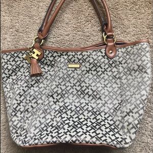 Tommy Hilfiger purse 👜